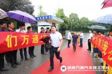 �ھŽ죢��ͨ����Բ����Ļ,��Уѧ����������