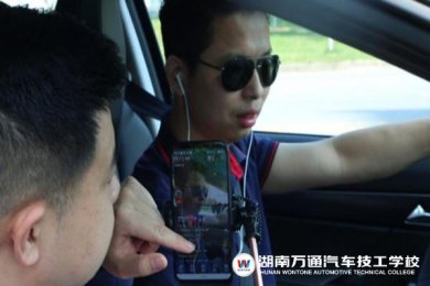 Я�ֺ��Ͼ��ӣ�����������������������������жࡰ���ܡ�