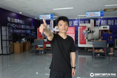 UGרҵѧԱ���¡�18�공����ϴת��UG���,ն����Ԫн�꣡
